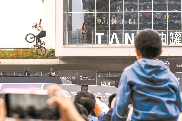 场互动, 让老仓库变, 用赛事点亮 场互动, 让老仓库变, 用赛事点亮